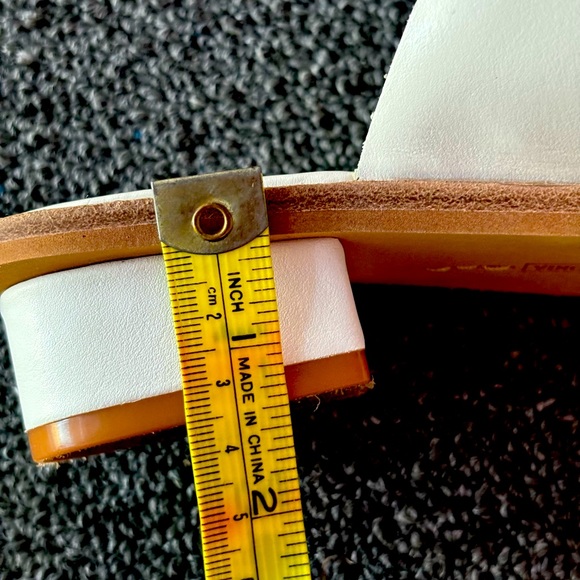 Vince Camuto- Fun sandal that add interest to any outfit! Never worn - Picture 5 of 6